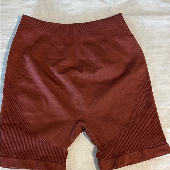 Alphalete amplify copper Shorts - Picture 3 of 5